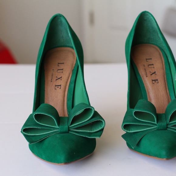 JustFab Shoes - JustFab Kelly Green Suede Bow Pumps